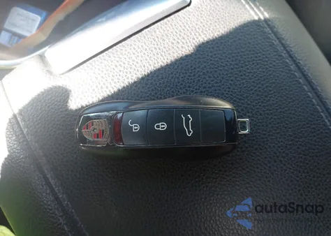 2013 Porsche Cayenne Gts z USA, uszkodzony, nr VIN WP1AD2A22DLA73863